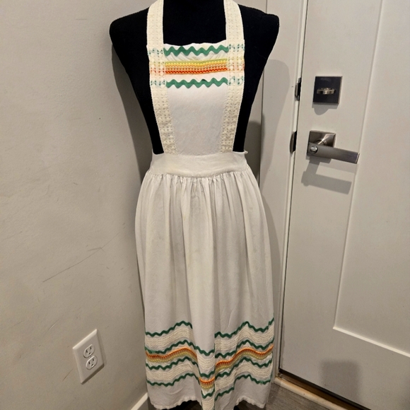 Vintage Dresses & Skirts - Vintage Dirndl Apron!